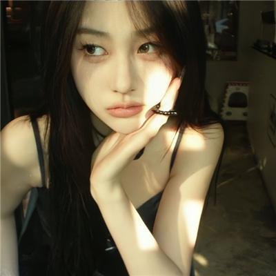 色肉毒蝎女